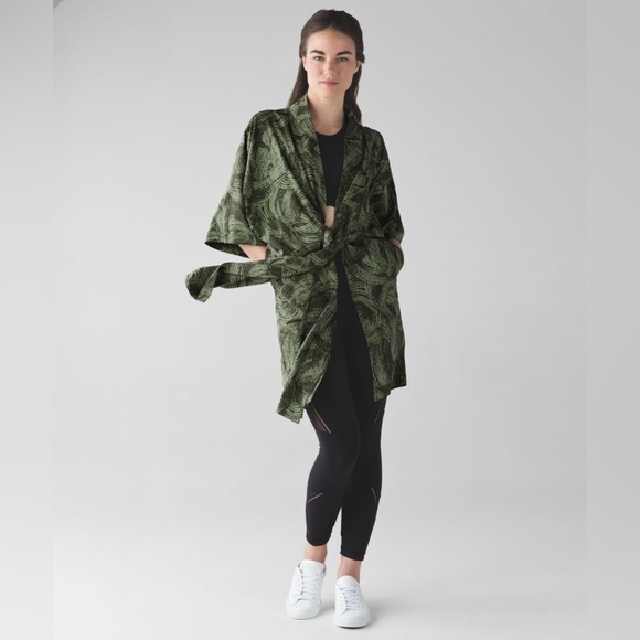 Lululemon Yoga Haven Kimono Mini Wavy Desert Olive Fatigue Green Cardigan EUC 10 - Picture 2 of 12